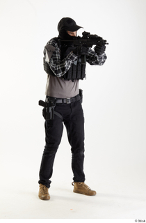 Andrew Elliott Contractor Shooting shooting standing whole body 0008.jpg